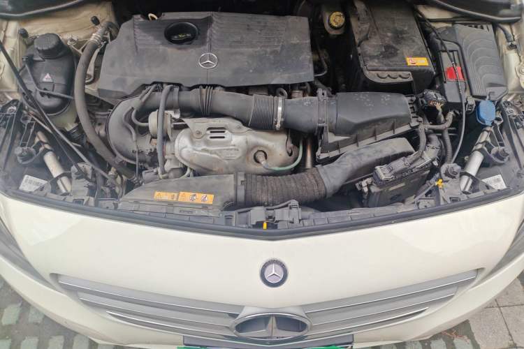 Used Mercedes-Benz B-Class 2012 B 180 Engine Bay
