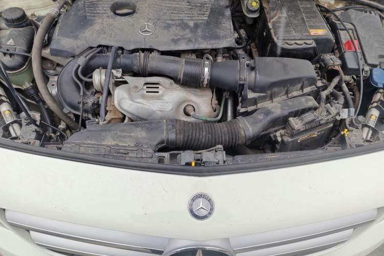 Used Mercedes-Benz B-Class 2012 B 200 Engine Bay