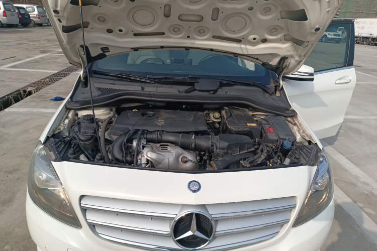Used Mercedes-Benz B-Class 2012 B 180 Engine Bay