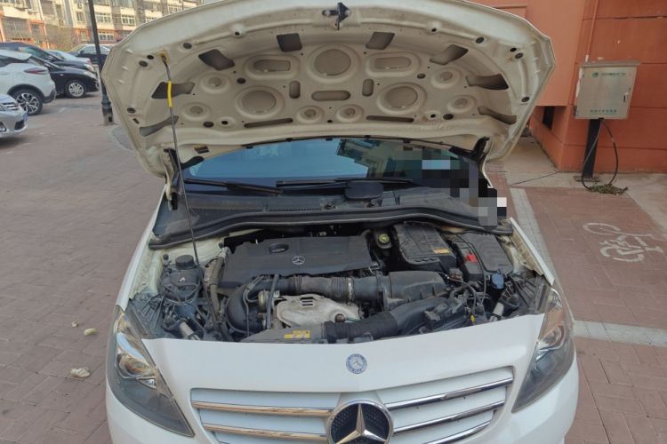 Used Mercedes-Benz B-Class 2012 B 180 Engine Bay
