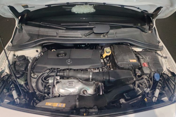 Used Mercedes-Benz B-Class 2012 B 180 Engine Bay