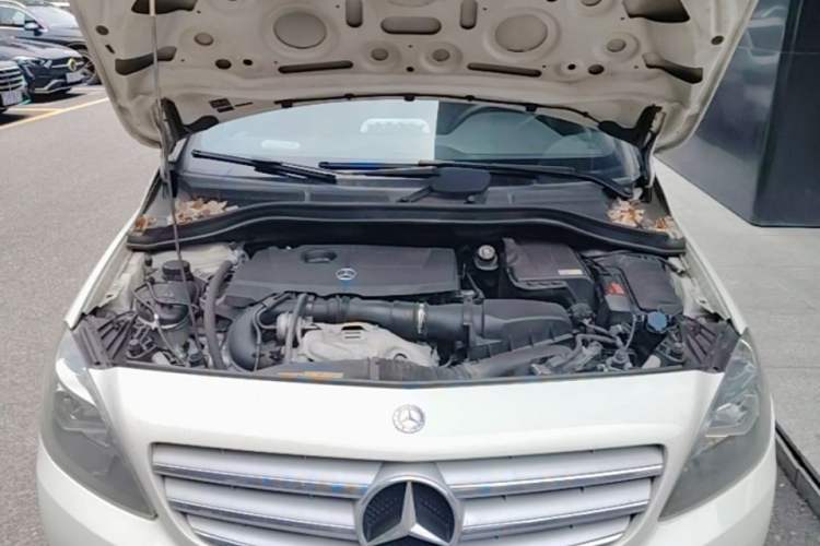 Used Mercedes-Benz B-Class 2012 B 180 Engine Bay