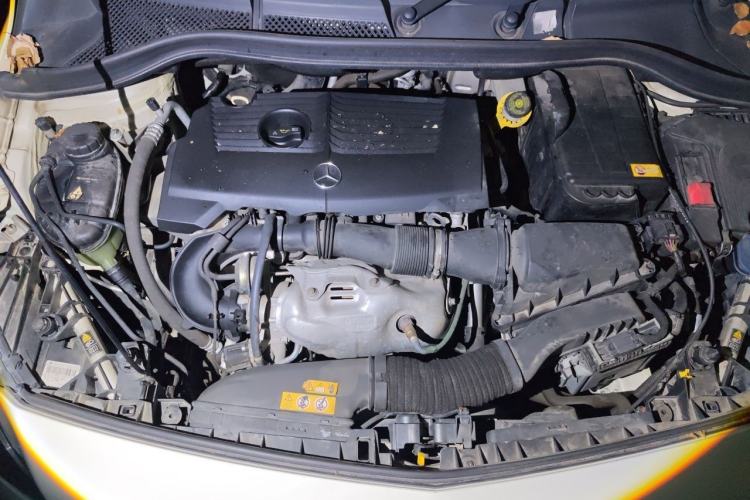 Used Mercedes-Benz B-Class 2012 B 200 Engine Bay