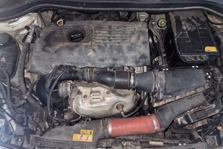 Used Mercedes-Benz B-Class 2012 B 180 Engine Bay