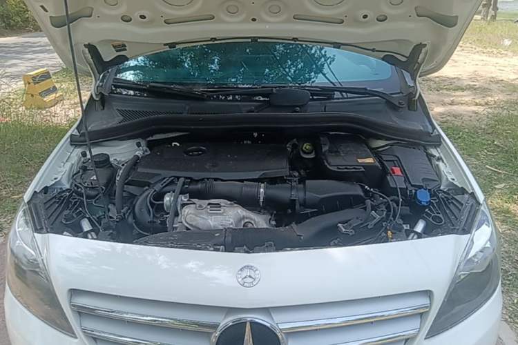 Used Mercedes-Benz B-Class 2012 B 180 Engine Bay