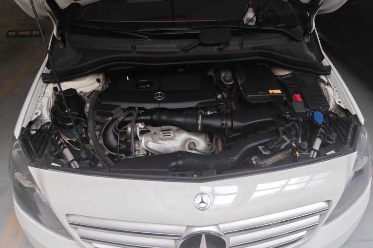 Used Mercedes-Benz B-Class 2012 B 180 Engine Bay