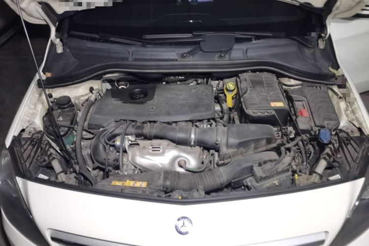 Used Mercedes-Benz B-Class 2012 B 180 Engine Bay