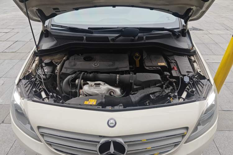 Used Mercedes-Benz B-Class 2012 B 180 base model (imported) Engine Bay
