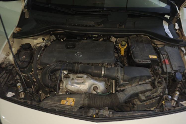 Used Mercedes-Benz B-Class 2012 B 200 Engine Bay