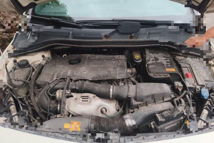 Used Mercedes-Benz B-Class 2012 B 200 Engine Bay