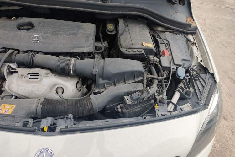 Used Mercedes-Benz B-Class 2012 B 180 Engine Bay Left