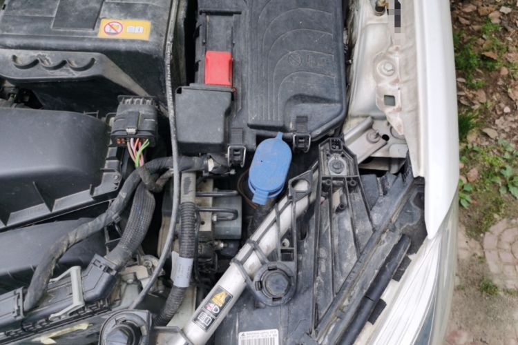 Used Mercedes-Benz B-Class 2012 B 200 Engine Bay Left