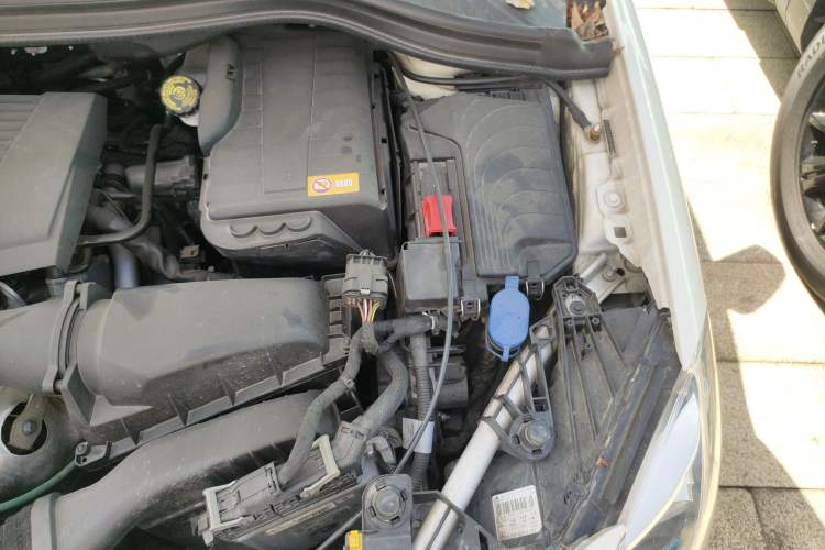Used Mercedes-Benz B-Class 2012 B 180 Engine Bay Left