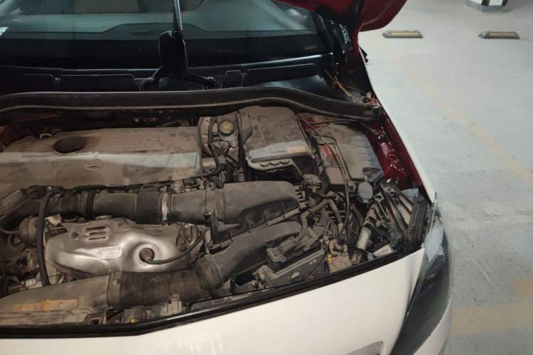 Used Mercedes-Benz B-Class 2012 B 180 Engine Bay Left