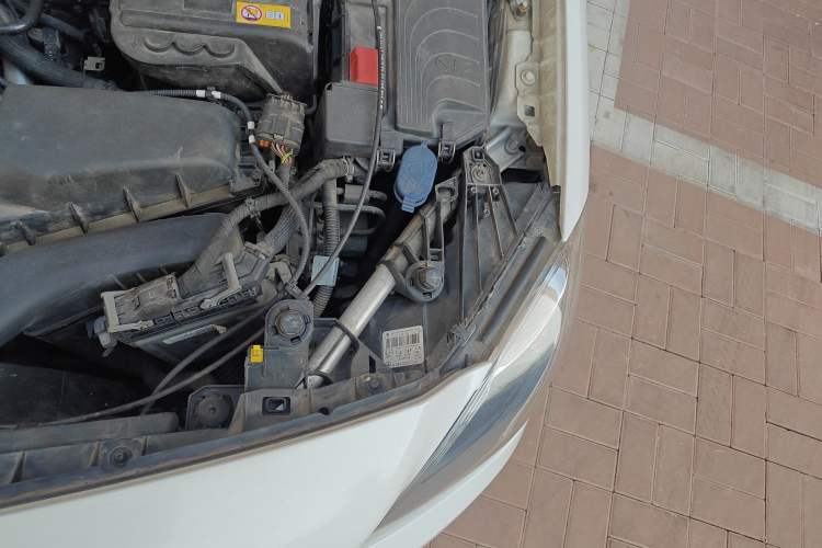 Used Mercedes-Benz B-Class 2012 B 180 Engine Bay Left