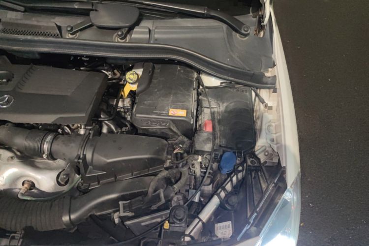 Used Mercedes-Benz B-Class 2012 B 180 Engine Bay Left
