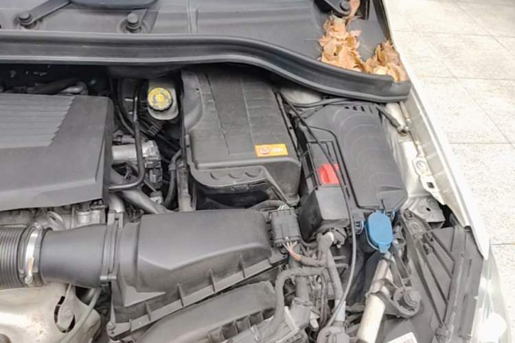 Used Mercedes-Benz B-Class 2012 B 180 Engine Bay Left