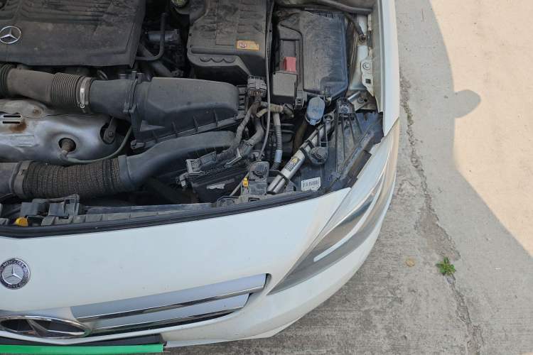 Used Mercedes-Benz B-Class 2012 B 200 Engine Bay Left