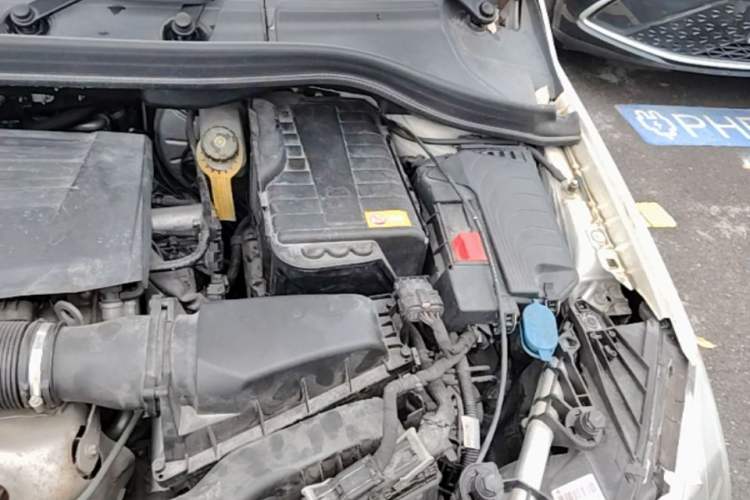 Used Mercedes-Benz B-Class 2012 B 180 Engine Bay Left