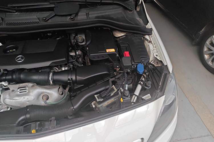 Used Mercedes-Benz B-Class 2012 B 180 Engine Bay Left