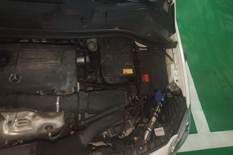Used Mercedes-Benz B-Class 2012 B 200 Engine Bay Left