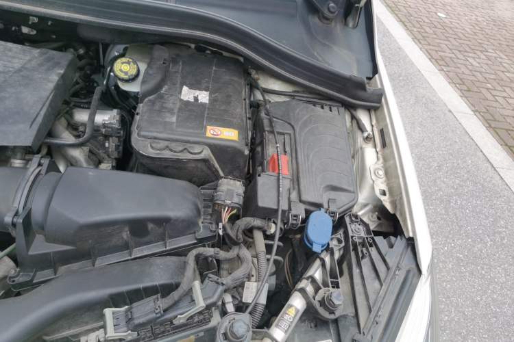 Used Mercedes-Benz B-Class 2012 B 200 Engine Bay Left