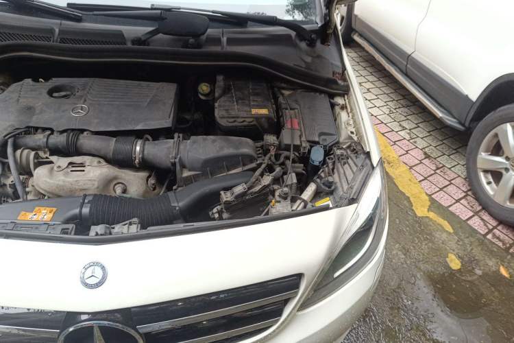 Used Mercedes-Benz B-Class 2012 B 200 Engine Bay Left