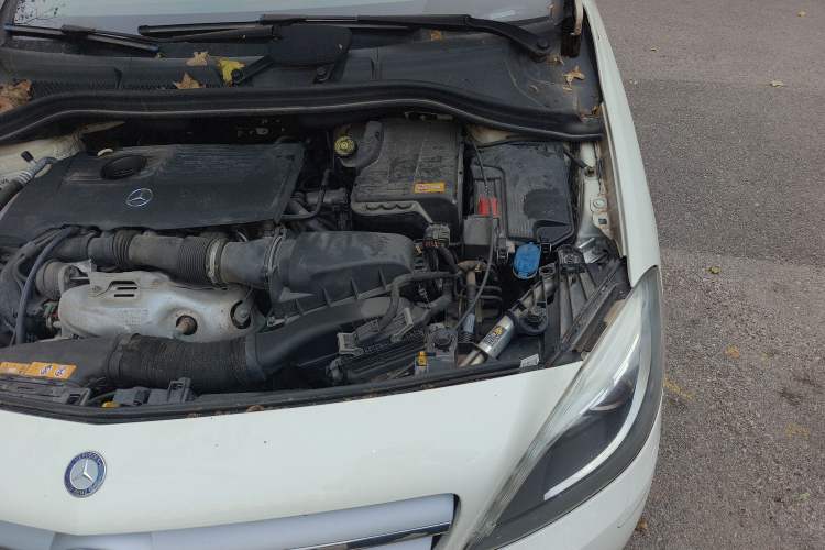 Used Mercedes-Benz B-Class 2012 B 200 Engine Bay Left