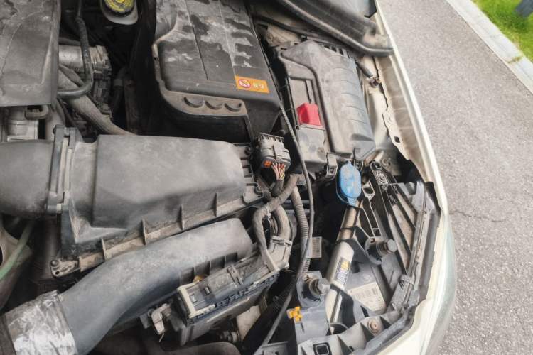 Used Mercedes-Benz B-Class 2012 B 200 Engine Bay Left