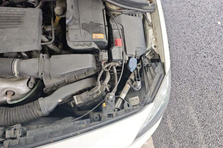 Used Mercedes-Benz B-Class 2012 B 200 Engine Bay Left