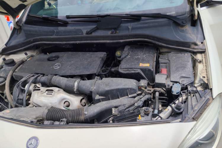 Used Mercedes-Benz B-Class 2012 B 200 Engine Bay Left
