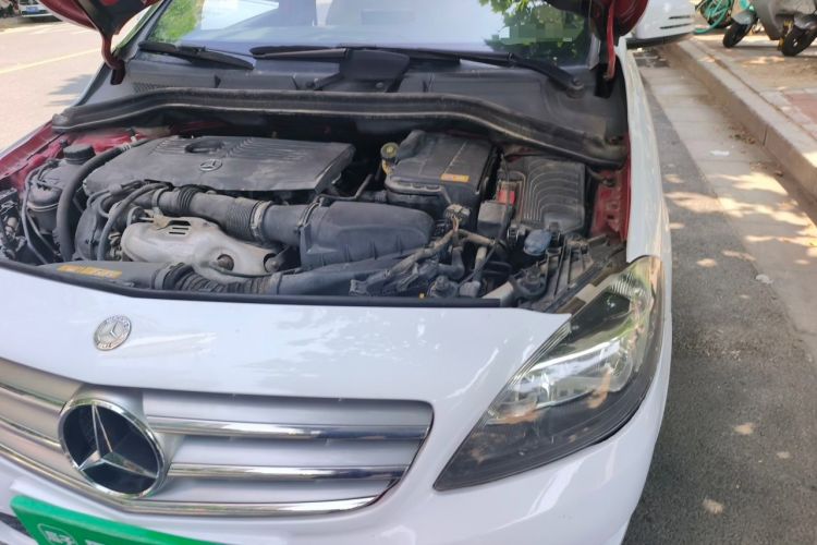 Used Mercedes-Benz B-Class 2012 B 180 Engine Bay Left