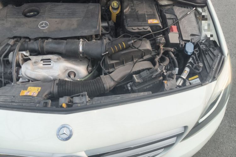 Used Mercedes-Benz B-Class 2012 B 180 Engine Bay Left