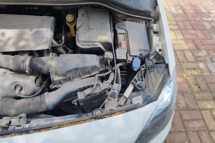 Used Mercedes-Benz B-Class 2012 B 180 Engine Bay Left