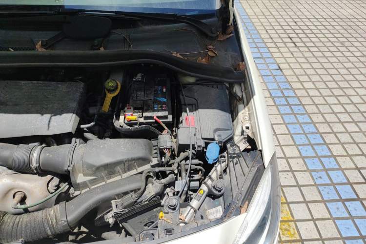 Used Mercedes-Benz B-Class 2012 B 200 Engine Bay Left