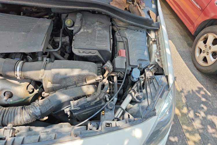 Used Mercedes-Benz B-Class 2012 B 180 Engine Bay Left
