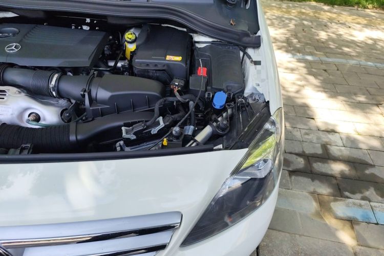 Used Mercedes-Benz B-Class 2012 B 180 Engine Bay Left