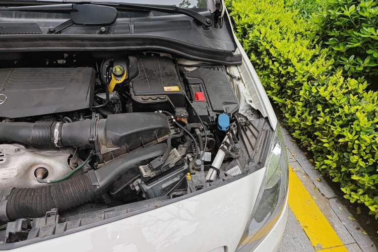 Used Mercedes-Benz B-Class 2012 B 180 Engine Bay Left