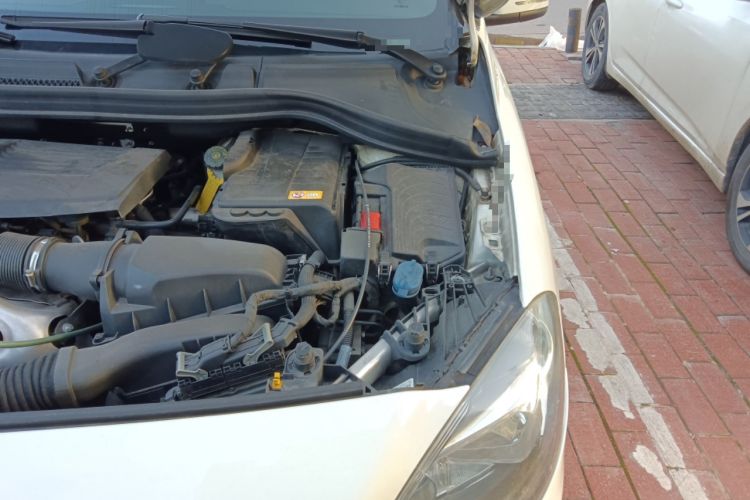 Used Mercedes-Benz B-Class 2012 B 180 Engine Bay Left