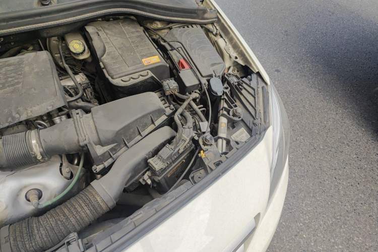 Used Mercedes-Benz B-Class 2012 B 200 Engine Bay Left