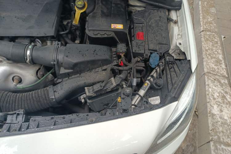 Used Mercedes-Benz B-Class 2012 B 200 Engine Bay Left