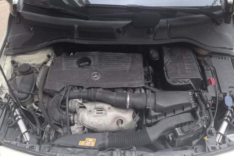 Used Mercedes-Benz B-Class 2012 B 200 Engine Bay