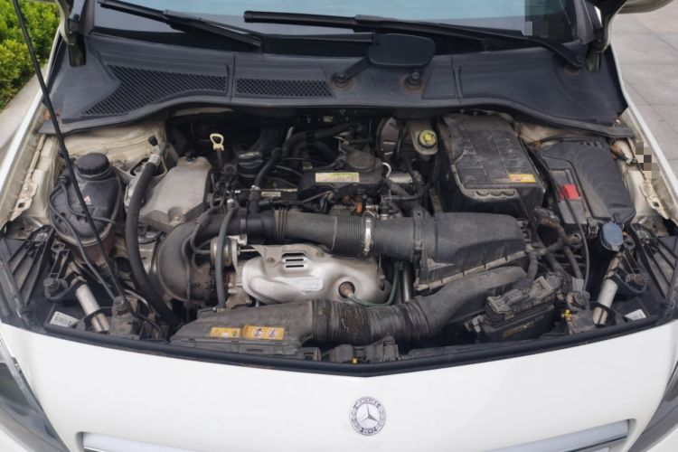 Used Mercedes-Benz B-Class 2012 B 180 Engine Bay