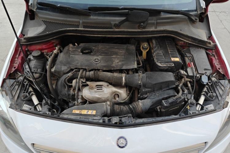 Used Mercedes-Benz B-Class 2012 B 180 Engine Bay