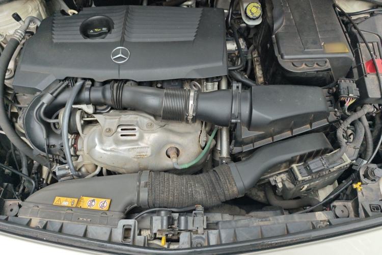 Used Mercedes-Benz B-Class 2012 B 180 Engine Bay