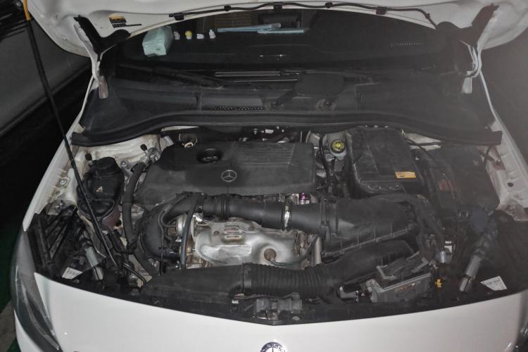 Used Mercedes-Benz B-Class 2012 B 200 Engine Bay