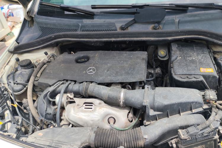 Used Mercedes-Benz B-Class 2012 B 200 Engine Bay