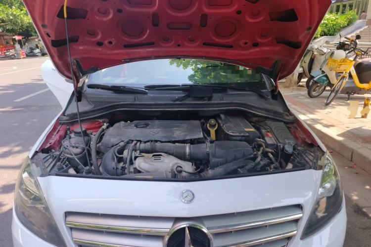 Used Mercedes-Benz B-Class 2012 B 180 Engine Bay
