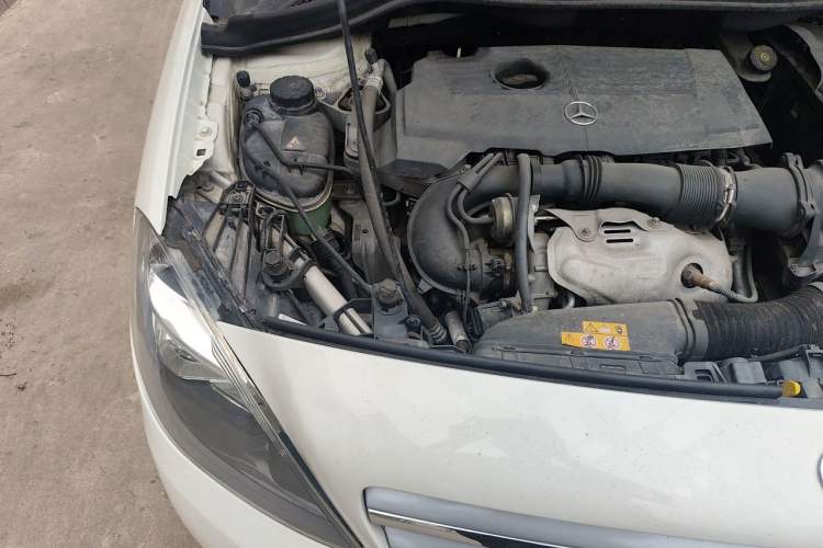 Used Mercedes-Benz B-Class 2012 B 180 Engine Bay Right