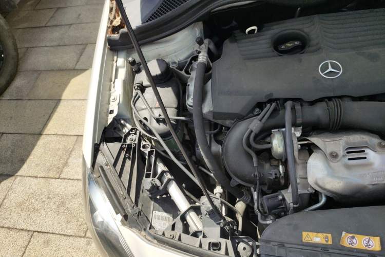 Used Mercedes-Benz B-Class 2012 B 180 Engine Bay Right